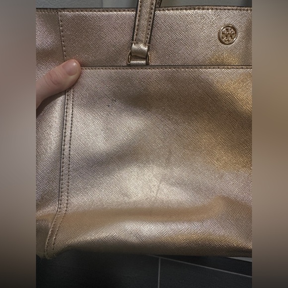 rose gold tory burch purse bag with good storage. - Picture 4 of 8